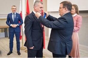 URDHËRI “KRYQI KALORSIAK I URDHËRIT PER MERITA NE DOBI TE REPUBLIKES SE POLONISE”