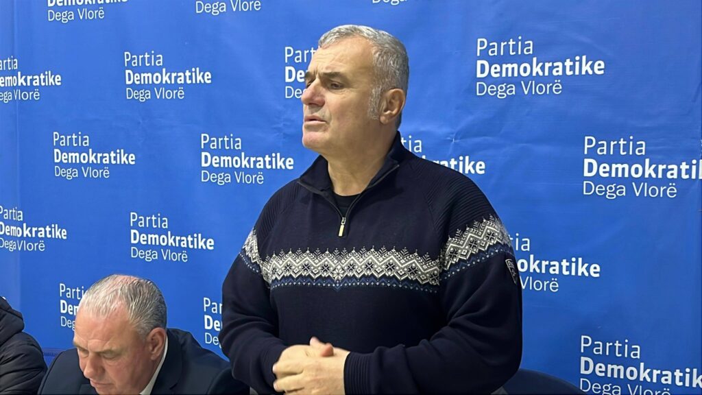 Sot, më 19 dhjetor 2025, së bashku me Koordinatorin për Mbikëqyrjen e Analizës dhe Procesin Zgjedhor pranë Degës së PD Vlorë, z.Aurel Bylykbashi, zhvilluam takime me strukturat e Partisë Demokratike në rajonet 1 dhe 5 të qytetit të Vlorës.