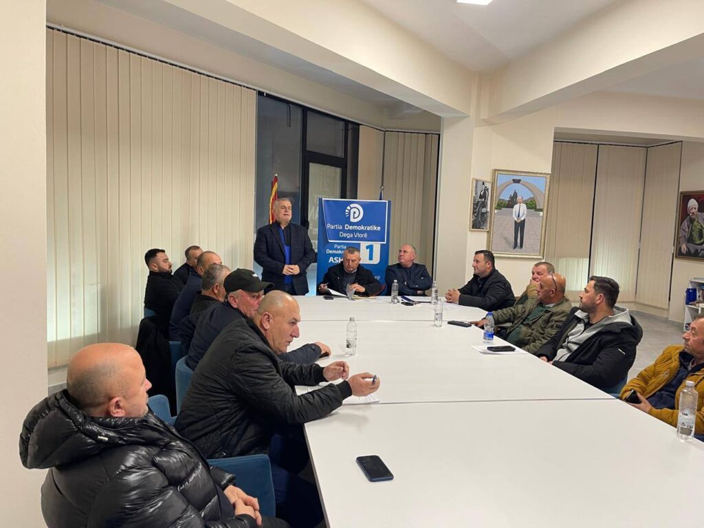 Sot, datë 6 shkurt 2026, së bashku me koordinatorin për analizën dhe mbikëqyrjen e procesit zgjedhor, z.Aurel Bylykbashi, morëm pjesë në mbledhjen e Kryesisë së Partisë Demokratike, dega Selenicë