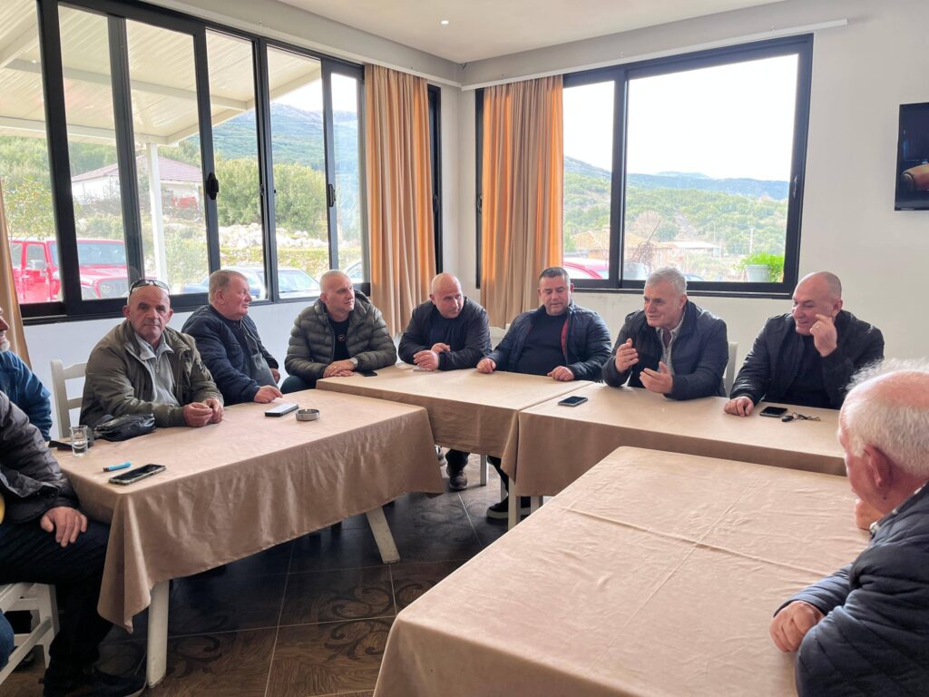 Sot, më 7 shkurt 2026, së bashku me ish-kryetarin e PD Selenicë, z. Sezai Balilaj, dhe kryetarin e grupseksionit Brataj, z. Trendafil Hoxhaj, zhvilluam në fshatin Gjorm një mbledhje pune me demokratë dhe banorë të nderuar të zonës.